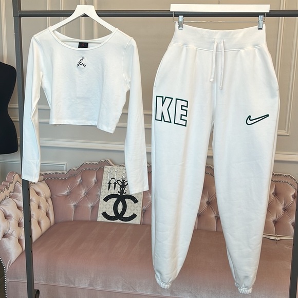 NIKE JORDAN
White Flight Long Sleeve T- SIZE L. - Picture 12 of 17